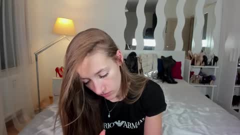 kate_redgar online show from 12/27/24, 06:31