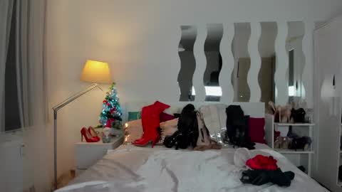 kate_redgar online show from 01/04/25, 12:49