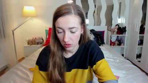 kate_redgar online show from 03/06/25, 04:28