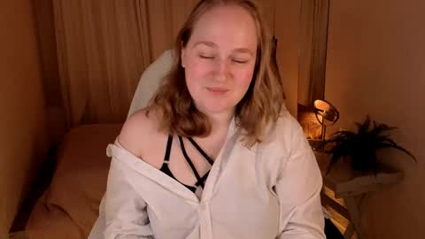 Kate   Follow me dear  online show from 05/18/26, 01:39