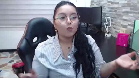 Snapshot of kateanderss chatting on 11/23/25, 05:29 kateanderss online show from 11/23/25, 05:29