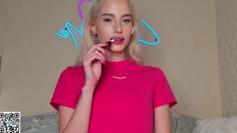 Snapshot of katebremar chatting on 12/15/24, 01:35 online show from 12/15/24, 01:35