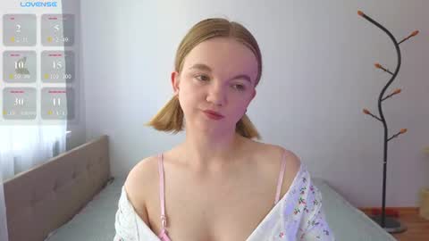 Snapshot of katebunnys chatting on 06/17/26, 04:15 katebunnys online show from 06/17/26, 04:15