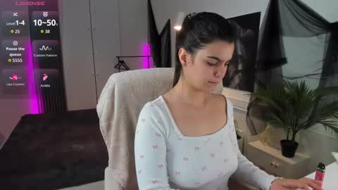 Snapshot of katecate chatting on 11/30/25, 09:41 Kate online show from 11/30/25, 09:41