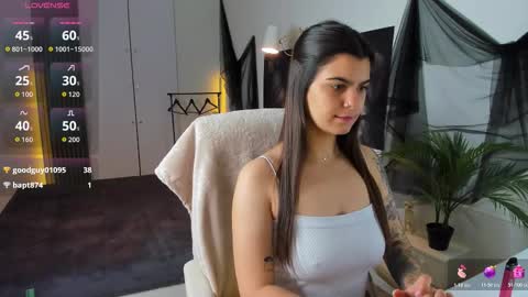 Snapshot of katecate chatting on 12/14/25, 09:30 Kate online show from 12/14/25, 09:30