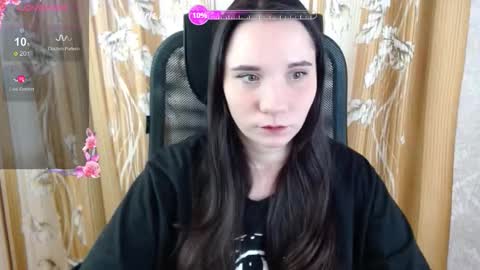 Snapshot of katecrash chatting on 11/08/25, 10:48 YourKate online show from 11/08/25, 10:48