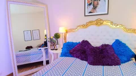 katee Martinez online show from 11/26/25, 07:37