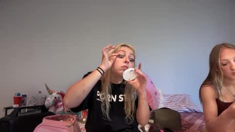 Snapshot of kateharperr chatting on 09/08/25, 08:08 kateharperr online show from 09/08/25, 08:08