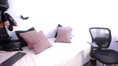 Help me with rate thanks  online show from 10/15/25, 06:08