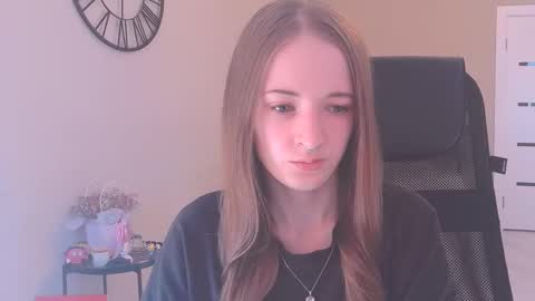 katekayer online show from 09/23/25, 08:17