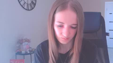 katekayer online show from 09/30/25, 08:41