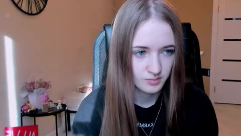 Snapshot of katekayer chatting on 11/04/25, 10:47 katekayer online show from 11/04/25, 10:47