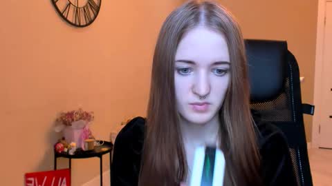 Snapshot of katekayer chatting on 11/10/25, 11:20 katekayer online show from 11/10/25, 11:20