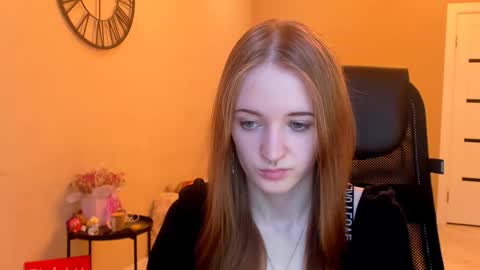Snapshot of katekayer chatting on 11/15/25, 11:07 katekayer online show from 11/15/25, 11:07