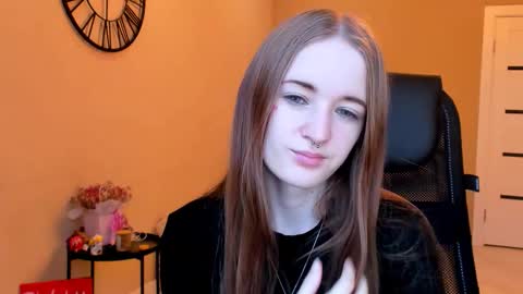Snapshot of katekayer chatting on 11/20/25, 11:21 katekayer online show from 11/20/25, 11:21
