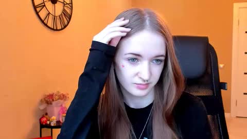 Snapshot of katekayer chatting on 11/22/25, 11:20 katekayer online show from 11/22/25, 11:20