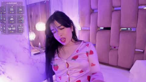 Snapshot of kateleeh_ chatting on 09/13/25, 09:14 Kate  online show from 09/13/25, 09:14