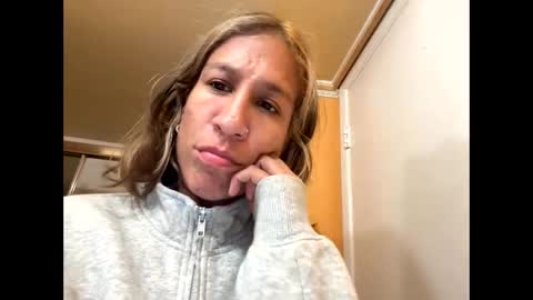 Snapshot of katelinxxx chatting on 11/19/25, 02:55 Katelin online show from 11/19/25, 02:55