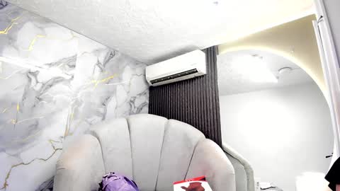 Im Katherine but call me Kate  online show from 01/22/25, 12:06