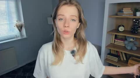 Snapshot of katemossse chatting on 04/27/26, 09:40 my name is Kate online show from 04/27/26, 09:40