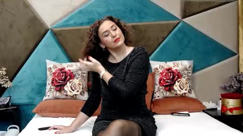 Snapshot of katequeenx chatting on 10/21/25, 07:14 KateQueenston -- online show from 10/21/25, 07:14