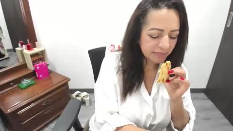 Snapshot of katerinamilf_ chatting on 03/30/26, 03:35 kata online show from 03/30/26, 03:35
