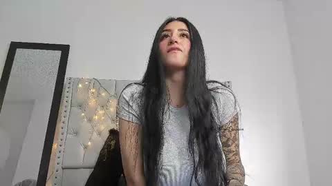 Snapshot of katestone_again chatting on 04/12/26, 09:31 love meeee online show from 04/12/26, 09:31