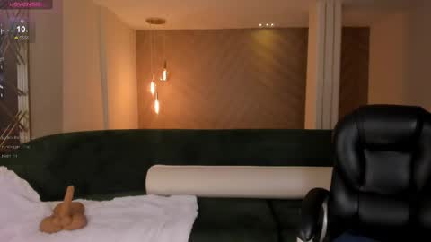 K A T E  online show from 02/09/25, 05:33