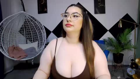 Snapshot of katewalker_ chatting on 05/17/26, 07:43 Kate online show from 05/17/26, 07:43