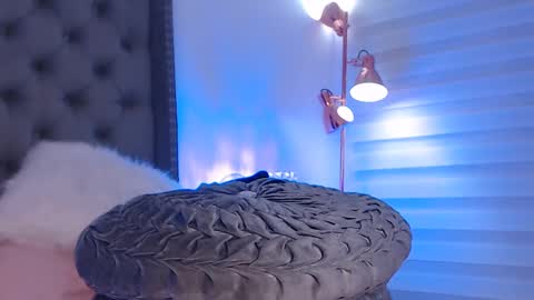 Snapshot of kathalove_1 chatting on 02/14/25, 06:02 Klove online show from 02/14/25, 06:02