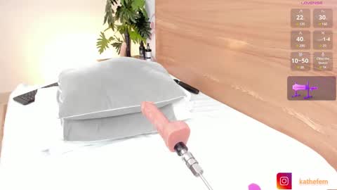 Snapshot of kathefoxx chatting on 12/22/24, 05:34 Emma online show from 12/22/24, 05:34