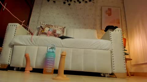 Snapshot of katheriine_saenz22 chatting on 01/01/25, 11:18 Kathee Saenz online show from 01/01/25, 11:18