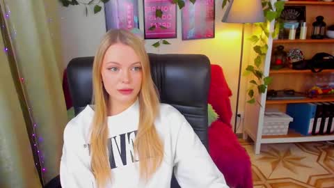 Snapshot of katherineepierce chatting on 03/11/25, 04:29 Katherine online show from 03/11/25, 04:29