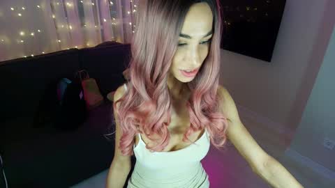 Snapshot of katherinepinke chatting on 12/17/24, 06:09 katherinepinke online show from 12/17/24, 06:09