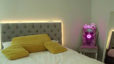 Snapshot of katherinepinke chatting on 10/17/25, 05:10 katherinepinke online show from 10/17/25, 05:10