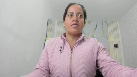 Snapshot of kathina_giraldo chatting on 03/27/26, 01:00 Paola online show from 03/27/26, 01:00