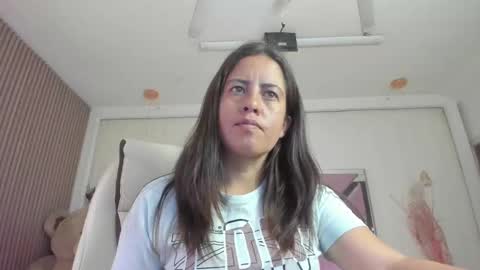 Snapshot of kathina_giraldo chatting on 03/29/26, 01:44 Paola online show from 03/29/26, 01:44