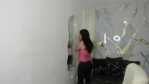 Snapshot of kathina_giraldo chatting on 04/17/26, 12:52 Paola online show from 04/17/26, 12:52