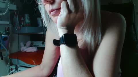 Snapshot of kathleenedwards chatting on 06/16/26, 11:46 Kathleen online show from 06/16/26, 11:46