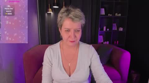 Snapshot of kathy_sunn chatting on 02/12/25, 01:48 Kathy online show from 02/12/25, 01:48