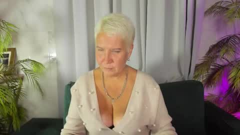 Snapshot of kathy_sunn chatting on 09/29/25, 07:02 Kathy online show from 09/29/25, 07:02