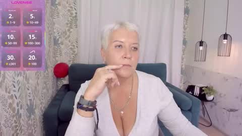 Snapshot of kathy_sunn chatting on 10/08/25, 07:28 Kathy online show from 10/08/25, 07:28