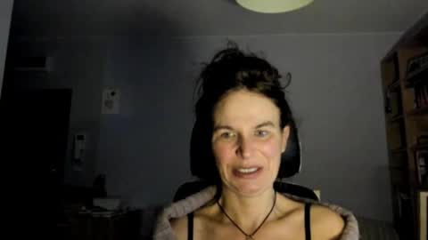 Snapshot of kathysky40 chatting on 11/16/25, 09:53 KATHY online show from 11/16/25, 09:53