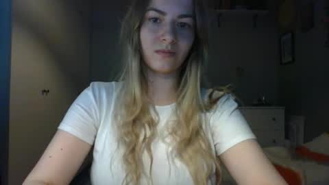 Snapshot of kathysky40 chatting on 11/17/25, 09:59 KATHY online show from 11/17/25, 09:59