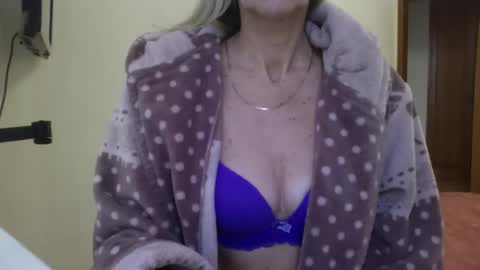 Snapshot of katia888 chatting on 12/14/24, 12:01 katia888 online show from 12/14/24, 12:01