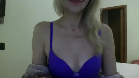Snapshot of katia888 chatting on 12/22/24, 12:05 katia888 online show from 12/22/24, 12:05