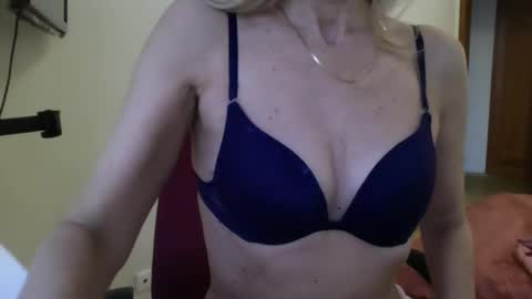 Snapshot of katia888 chatting on 03/10/25, 02:16 katia888 online show from 03/10/25, 02:16