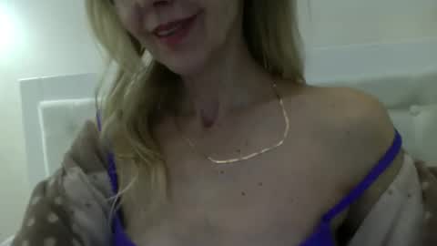Snapshot of katia888 chatting on 03/11/25, 01:56 katia888 online show from 03/11/25, 01:56