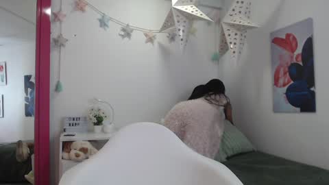 Snapshot of katia_bss chatting on 01/06/25, 04:44 katia_bss online show from 01/06/25, 04:44