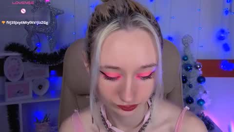 Snapshot of katia_kim chatting on 12/23/25, 06:22 Katia online show from 12/23/25, 06:22